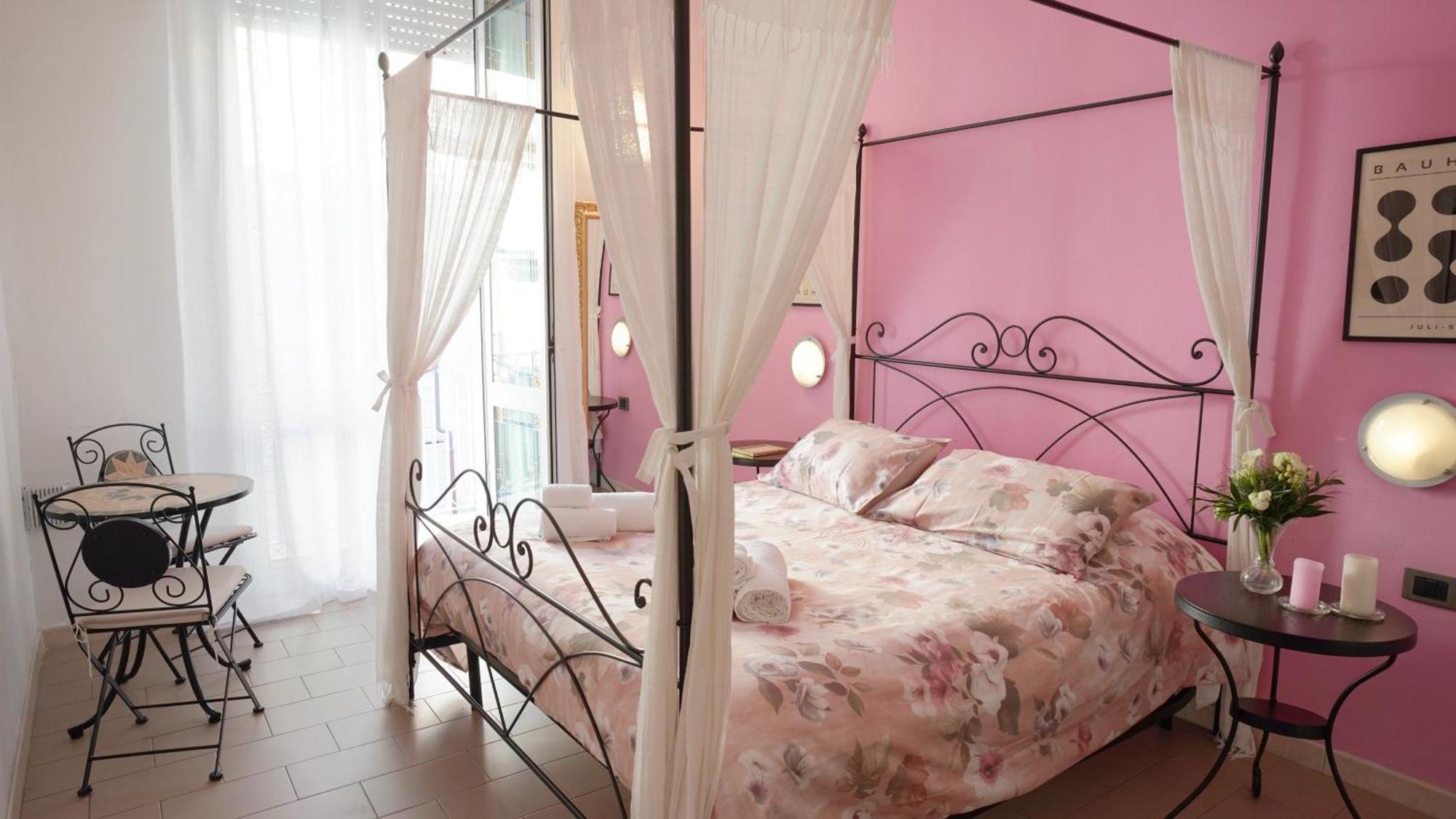 Bed and Breakfast A Casa Di Mario E Nene Виареджо Экстерьер фото